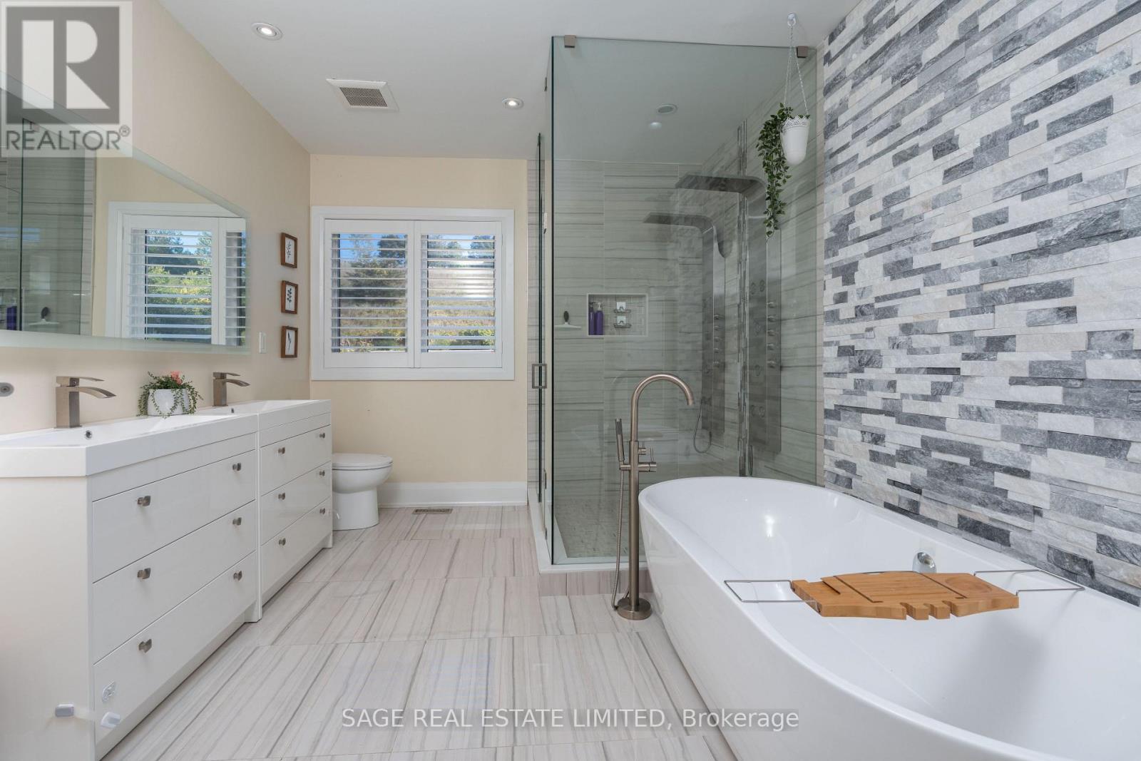 Farmhouse Suite - 15724 Hurontario Street, Caledon, Ontario  L7C 2C4 - Photo 11 - W12639442