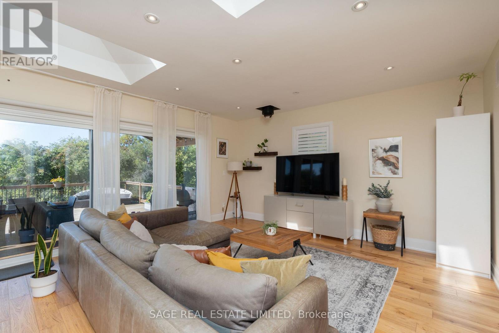 Farmhouse Suite - 15724 Hurontario Street, Caledon, Ontario  L7C 2C4 - Photo 3 - W12639442