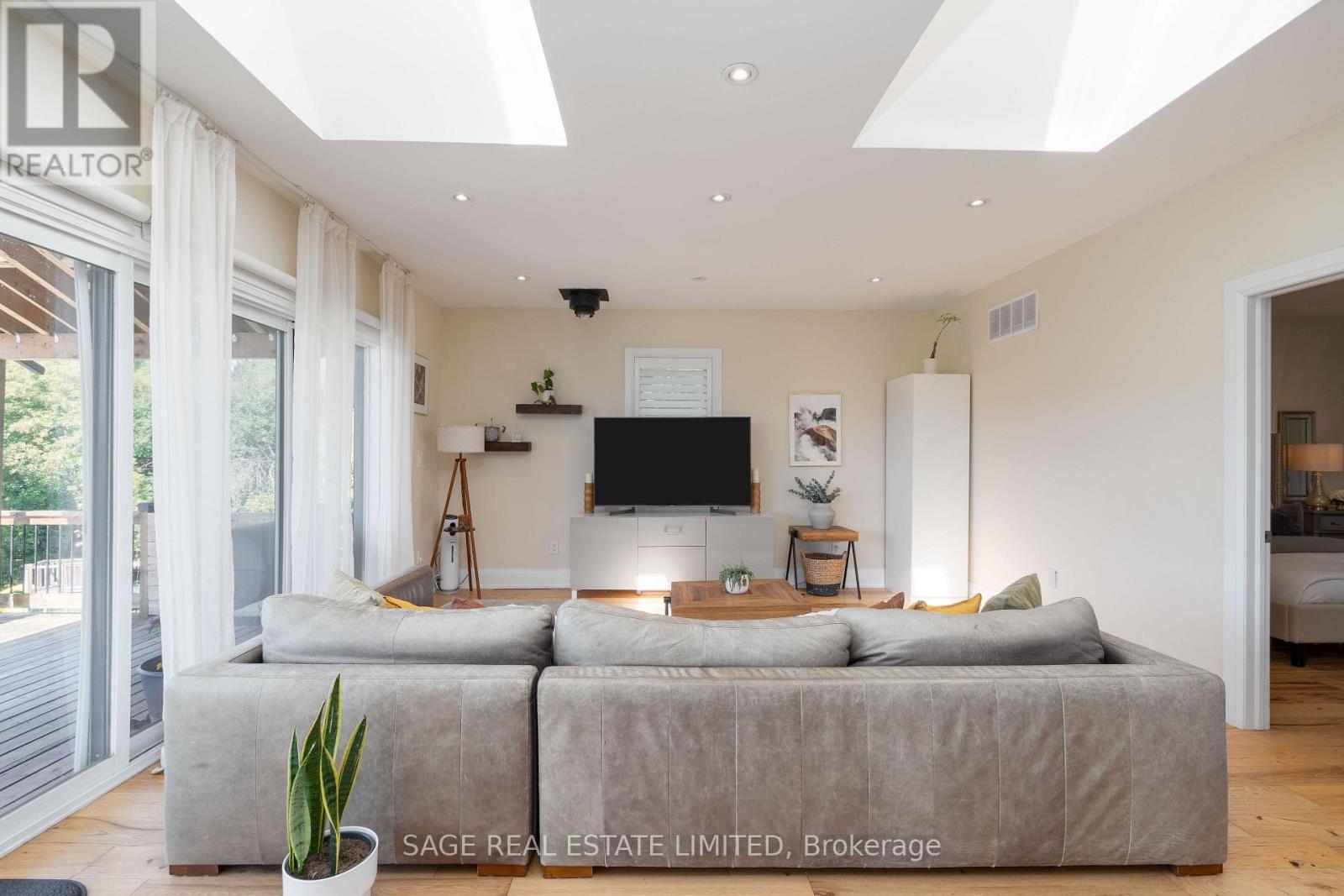 Farmhouse Suite - 15724 Hurontario Street, Caledon, Ontario  L7C 2C4 - Photo 8 - W12639442