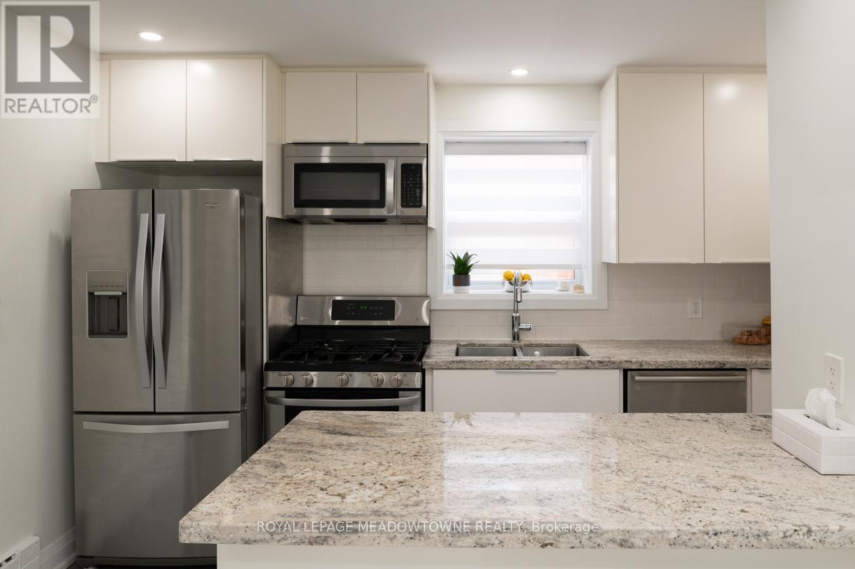 2 - 29 Broadview Avenue, Mississauga, Ontario  L5H 2S8 - Photo 11 - W12639516