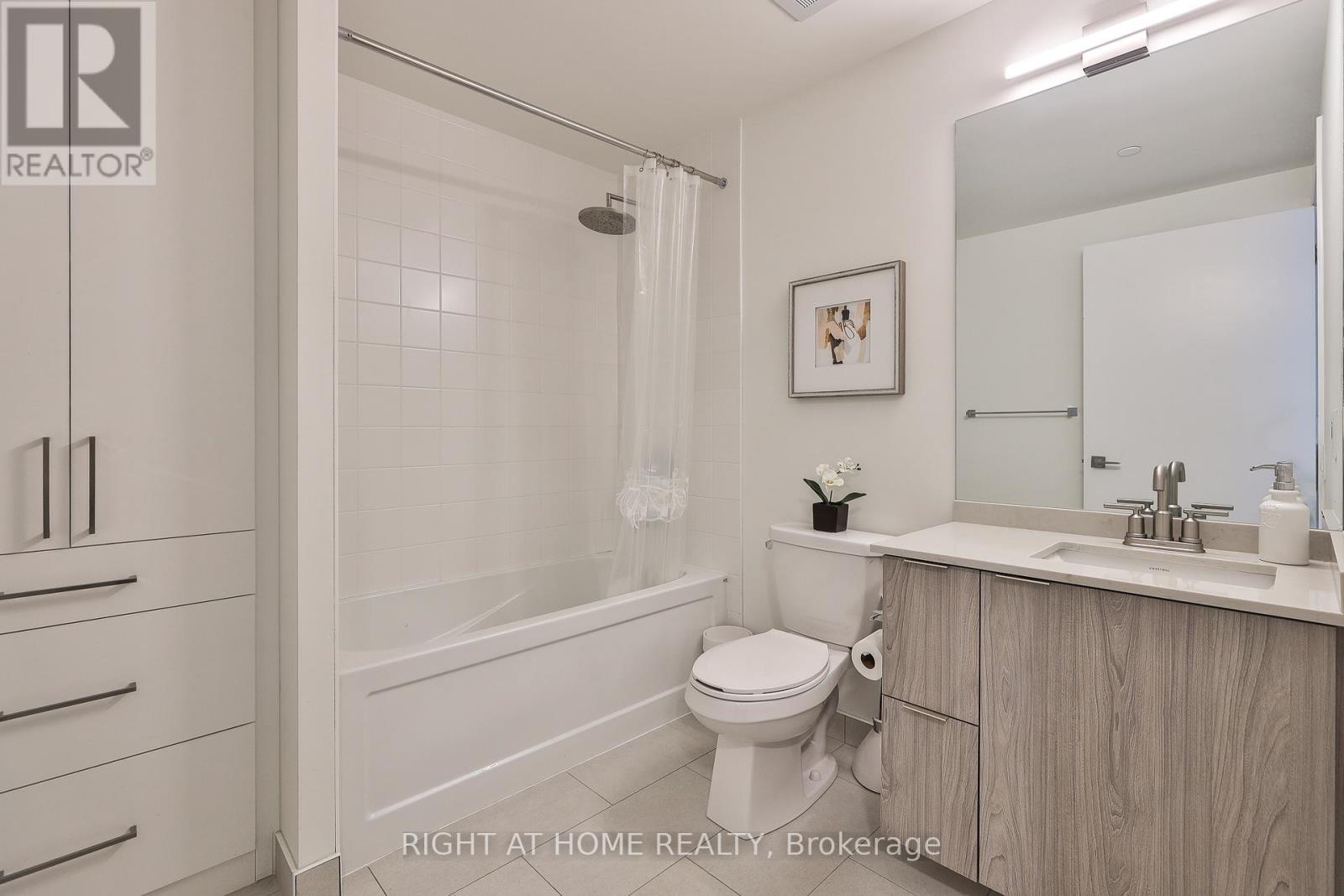 410 - 430 Roncesvalles Avenue, Toronto (Roncesvalles), Ontario  M6R 0A6 - Photo 18 - W12639546