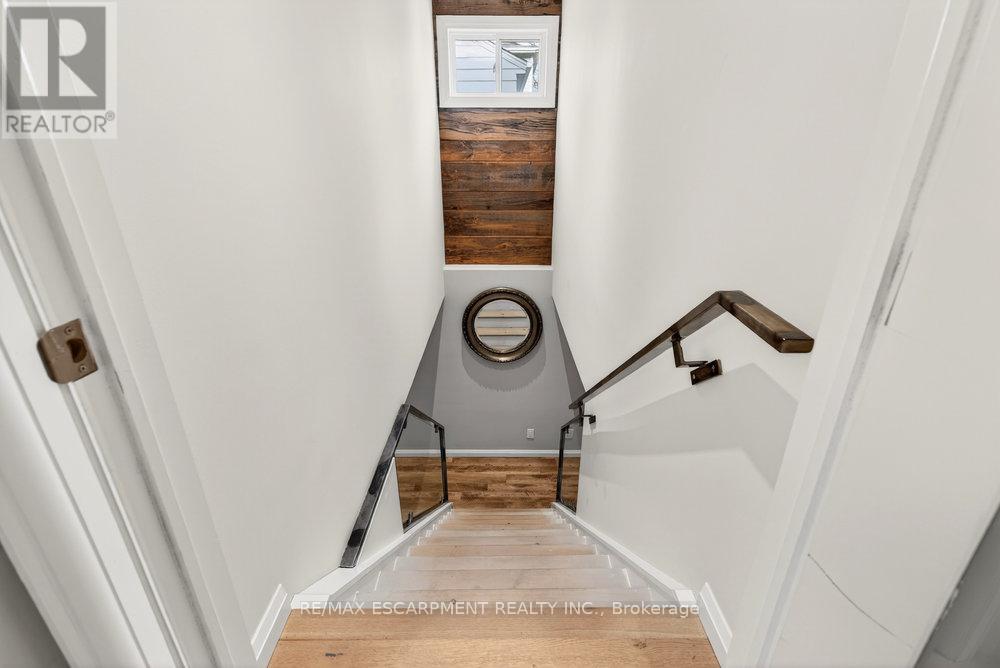 479 Bridgman Avenue, Burlington, Ontario  L7R 2V3 - Photo 8 - W12639552