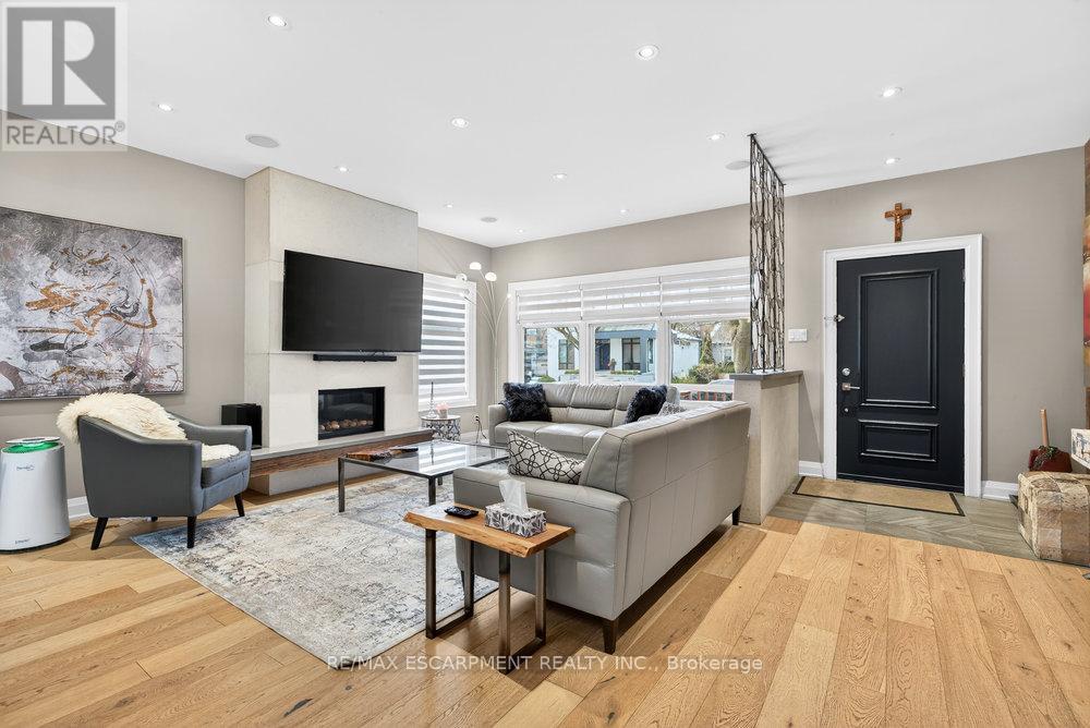 479 Bridgman Avenue, Burlington, Ontario  L7R 2V3 - Photo 9 - W12639552