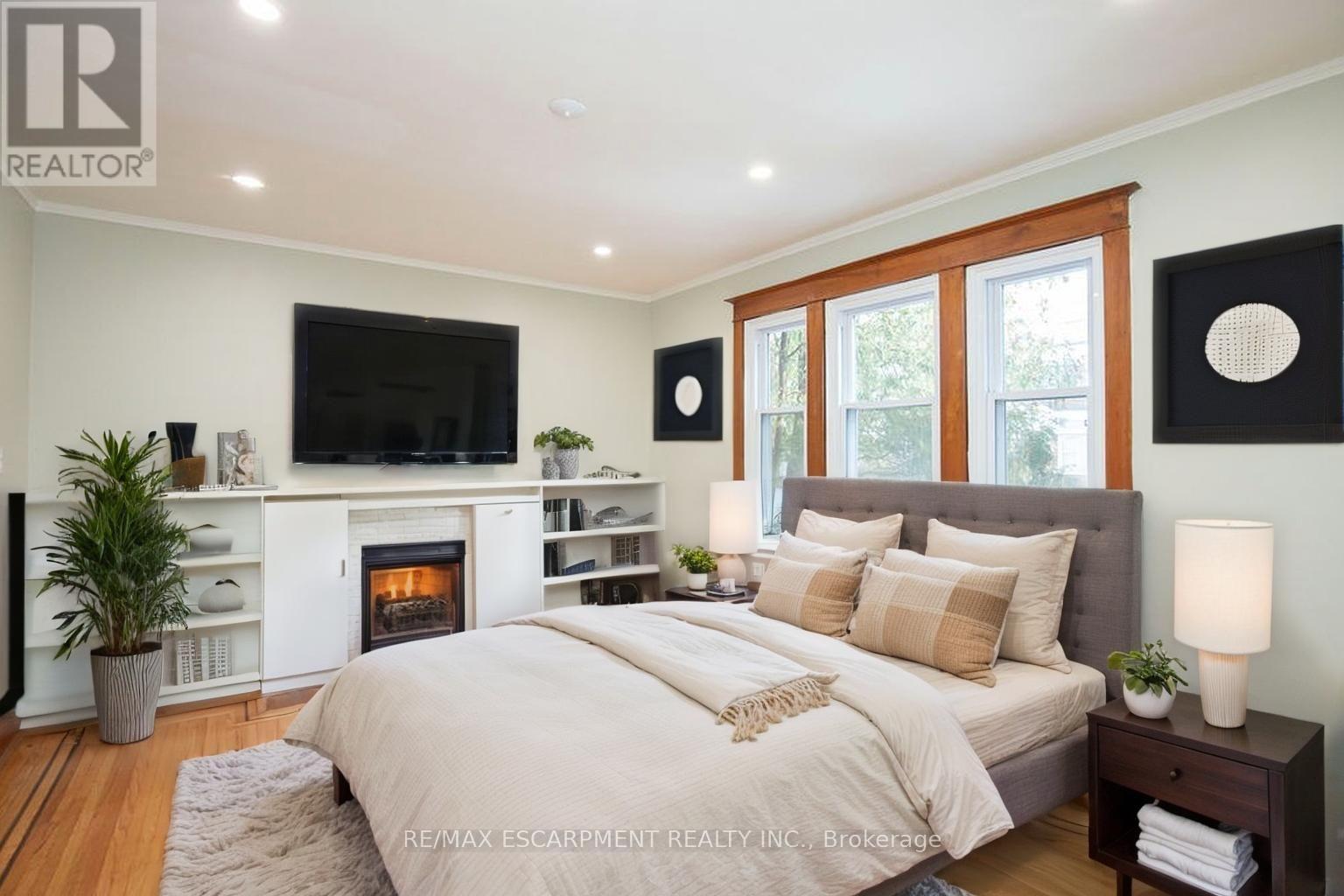 1 - 22 Prospect Street S, Hamilton, Ontario  L8M 2Z1 - Photo 2 - X12639458