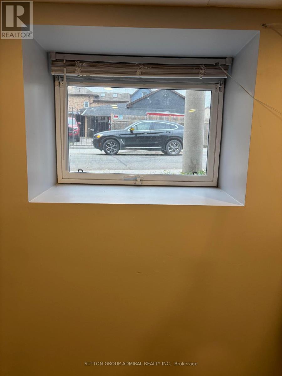 226 Bay Street, Hamilton, Ontario  L8R 2R2 - Photo 2 - X12639530