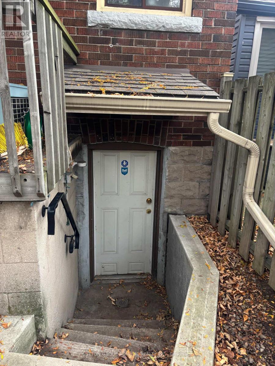 226 Bay Street, Hamilton, Ontario  L8R 2R2 - Photo 3 - X12639530