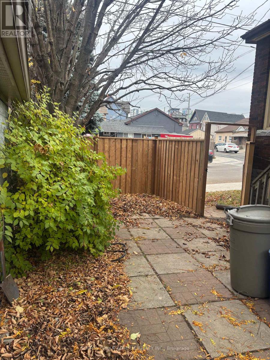 226 Bay Street, Hamilton, Ontario  L8R 2R2 - Photo 4 - X12639530