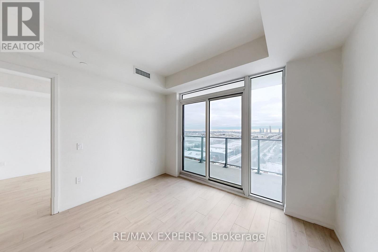 1522 - 8960 Jane Street, Vaughan, Ontario  L4K 2M9 - Photo 5 - N12639428