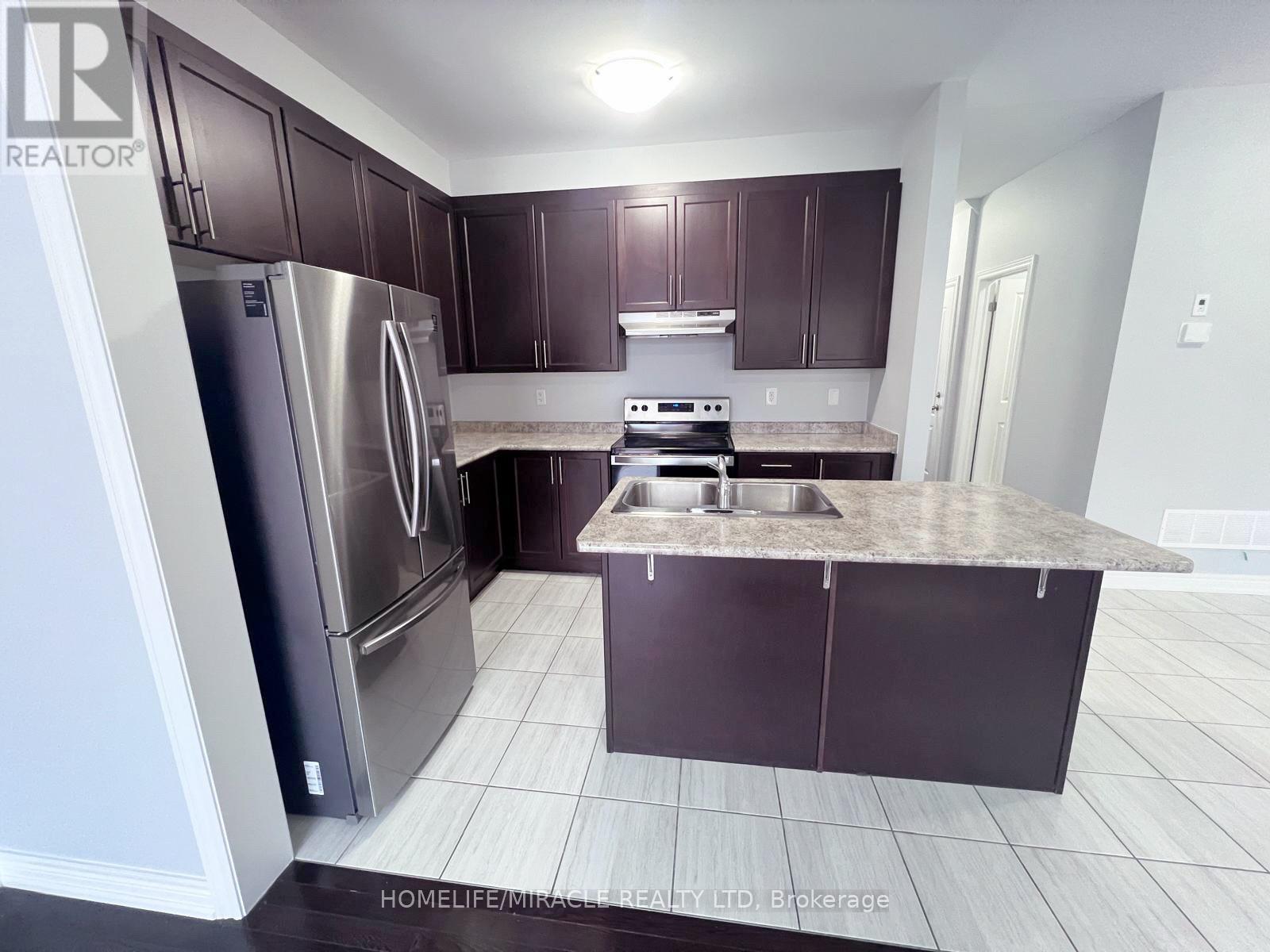 3 Brent Stephens Way, Brampton, Ontario  L7A 5B6 - Photo 4 - W12616734