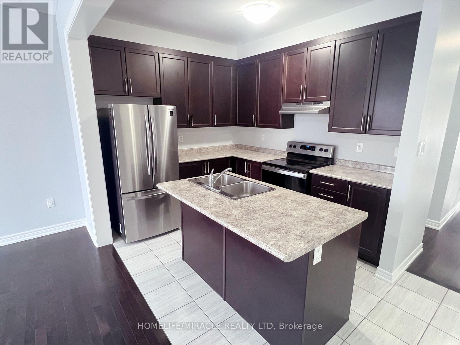 3 Brent Stephens Way, Brampton, Ontario  L7A 5B6 - Photo 5 - W12616734