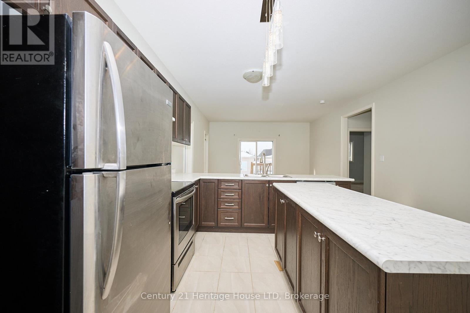 871 Burwell Street, Fort Erie, Ontario  L2A 0E3 - Photo 8 - X12393714