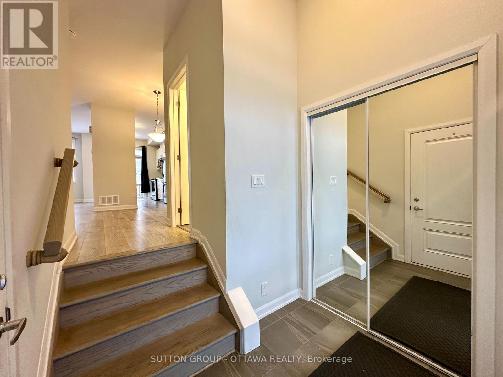 2032 Caltra Crescent, Ottawa, Ontario K2J 6V4 - Photo 2 - X12611698