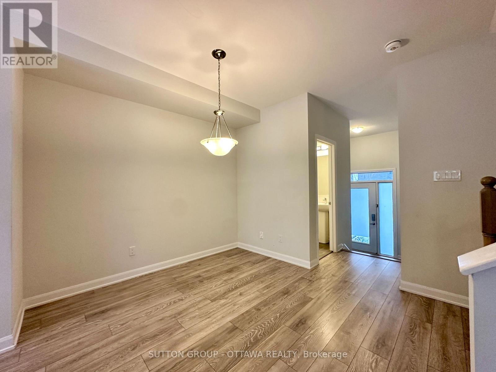 2032 Caltra Crescent, Ottawa, Ontario K2J 6V4 - Photo 3 - X12611698