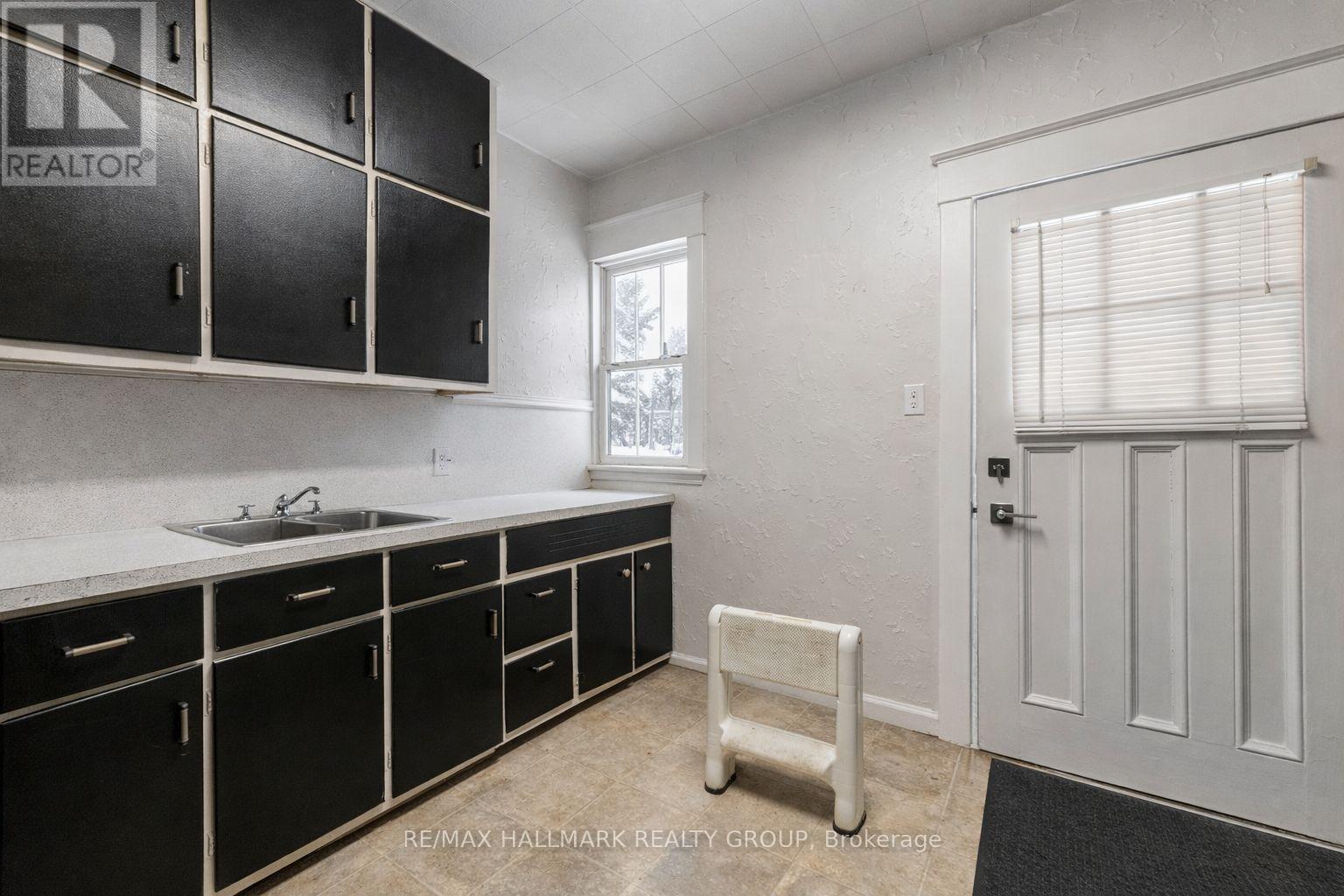 702 Front Street, Pembroke, Ontario  K8A 6J5 - Photo 11 - X12632988