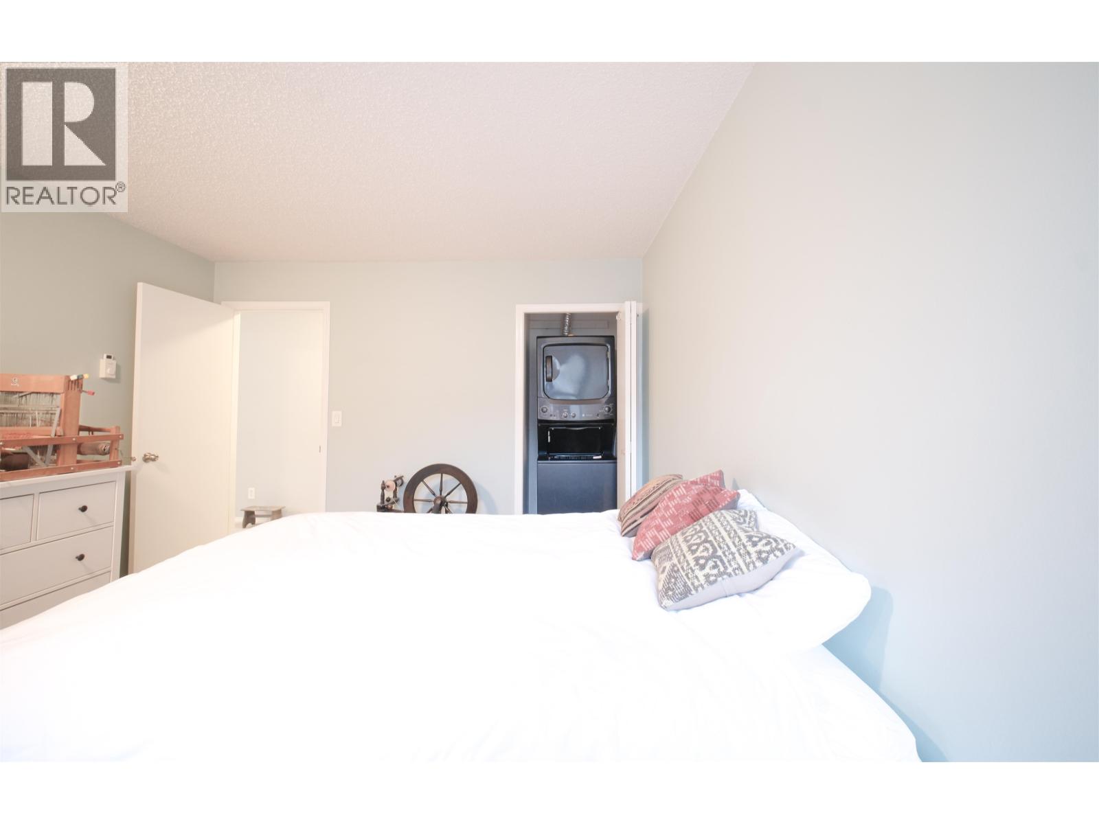 411 2915 Glen Drive, Coquitlam, British Columbia  V3B 7H8 - Photo 3 - R3074231