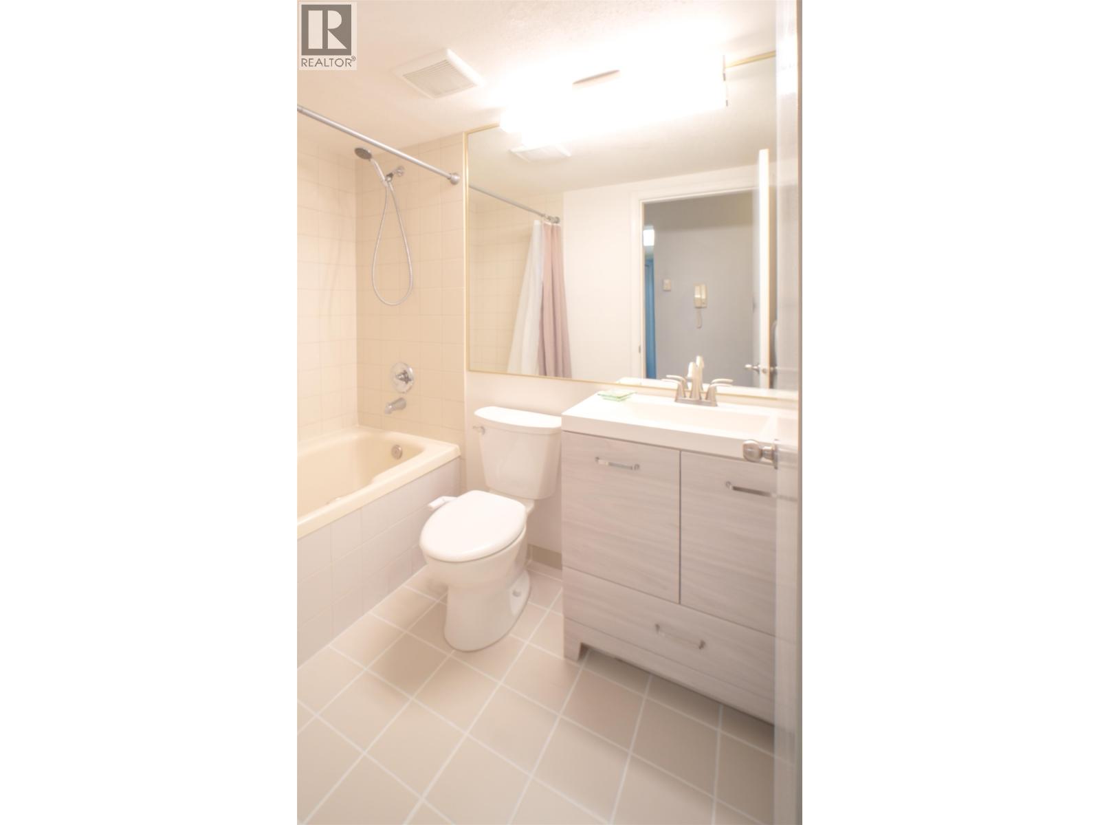 411 2915 Glen Drive, Coquitlam, British Columbia  V3B 7H8 - Photo 5 - R3074231