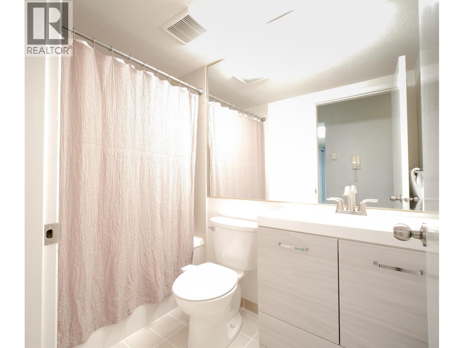 411 2915 Glen Drive, Coquitlam, British Columbia  V3B 7H8 - Photo 4 - R3074231