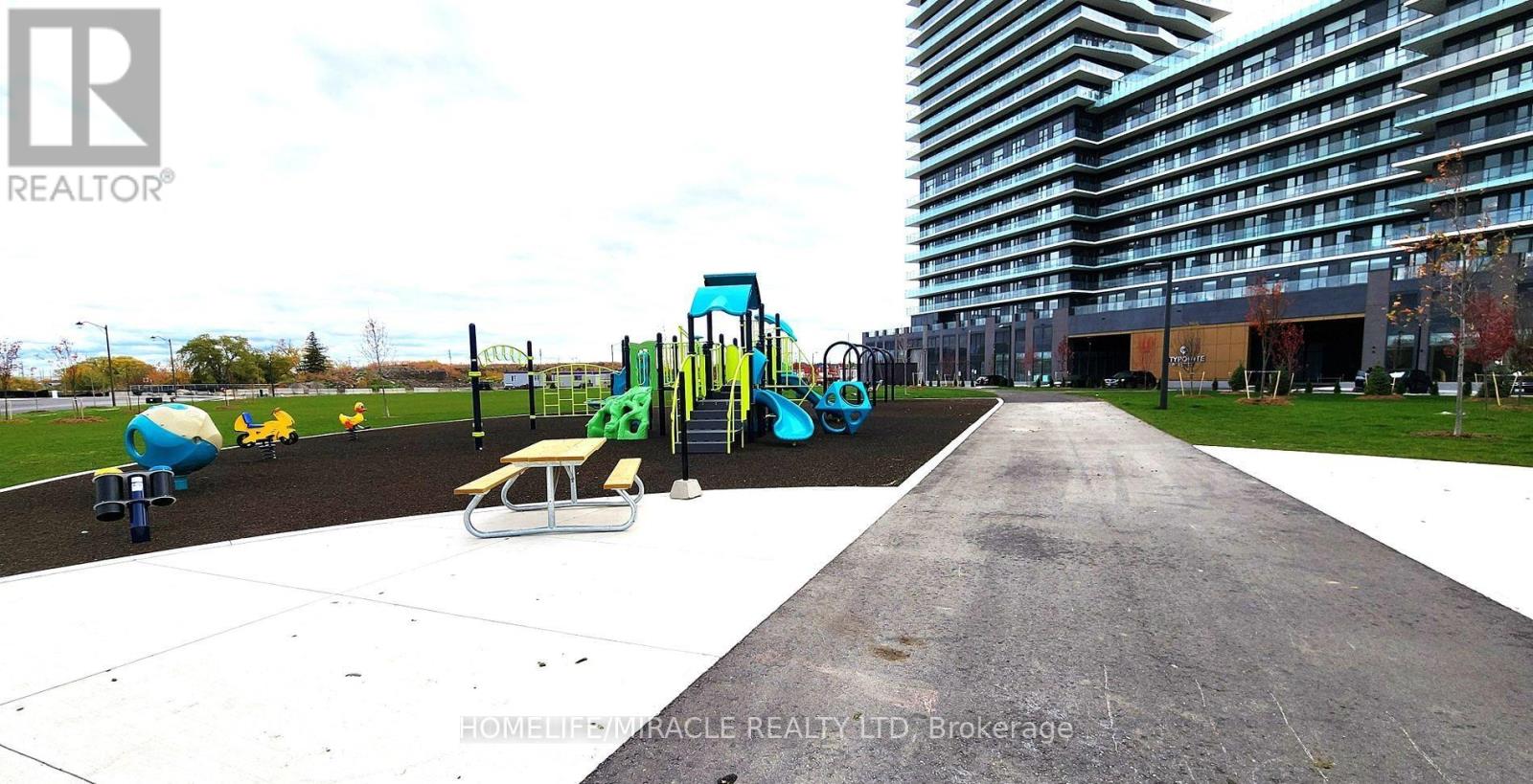 15 Skyridge Drive, Brampton, Ontario  L6P 4S3 - Photo 3 - W12639580