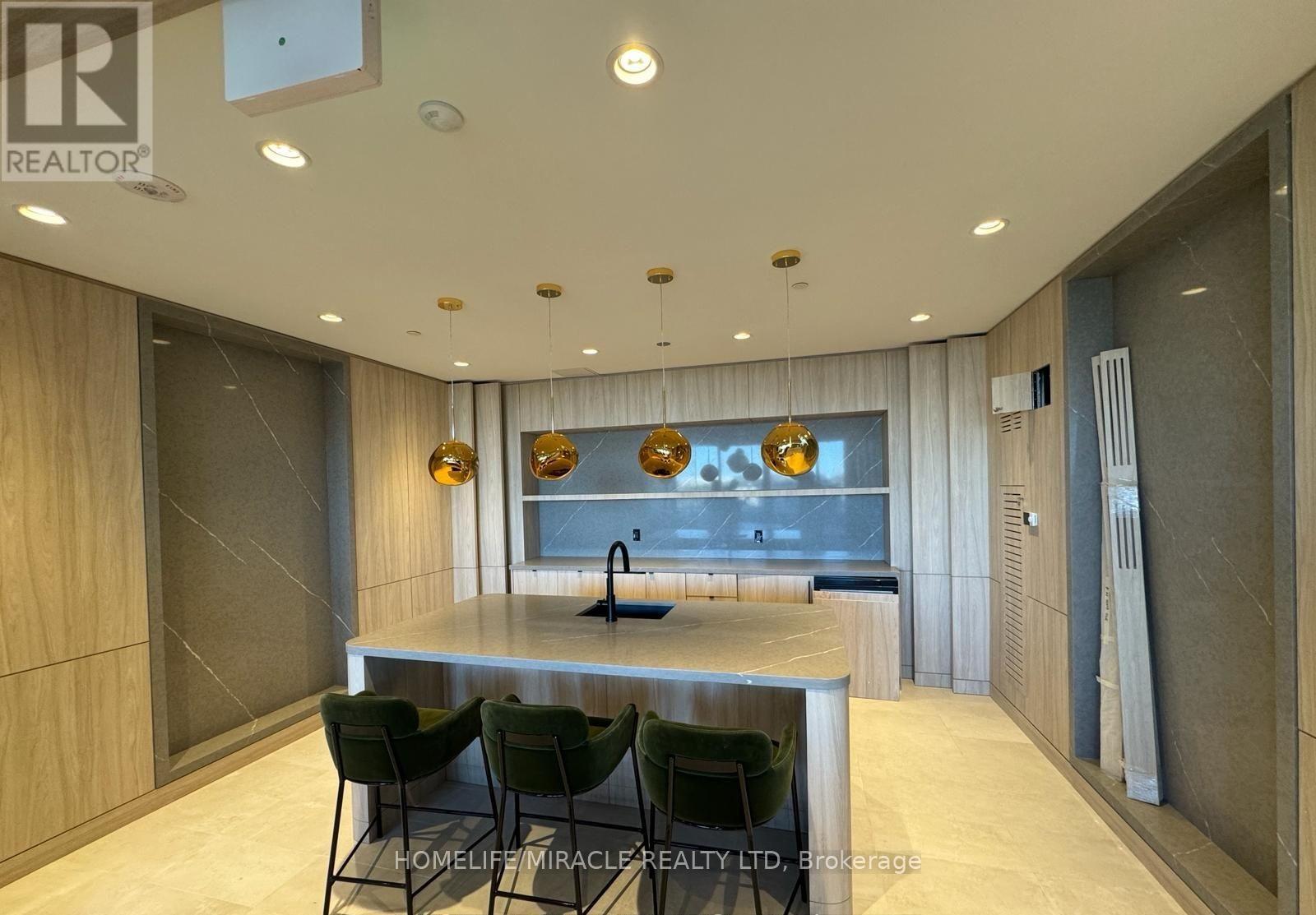 15 Skyridge Drive, Brampton, Ontario  L6P 4S3 - Photo 5 - W12639580