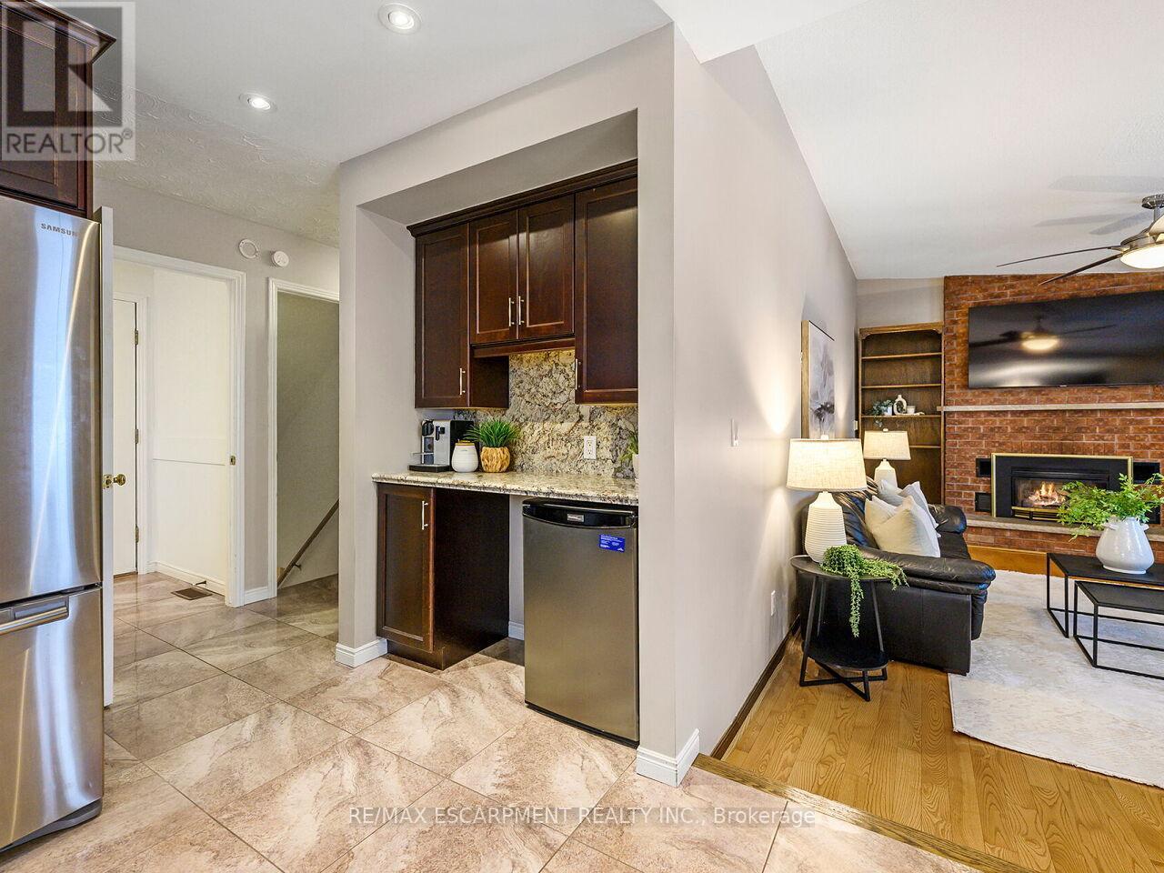 2137 Cleaver Avenue, Burlington, Ontario  L7M 3R1 - Photo 12 - W12639608