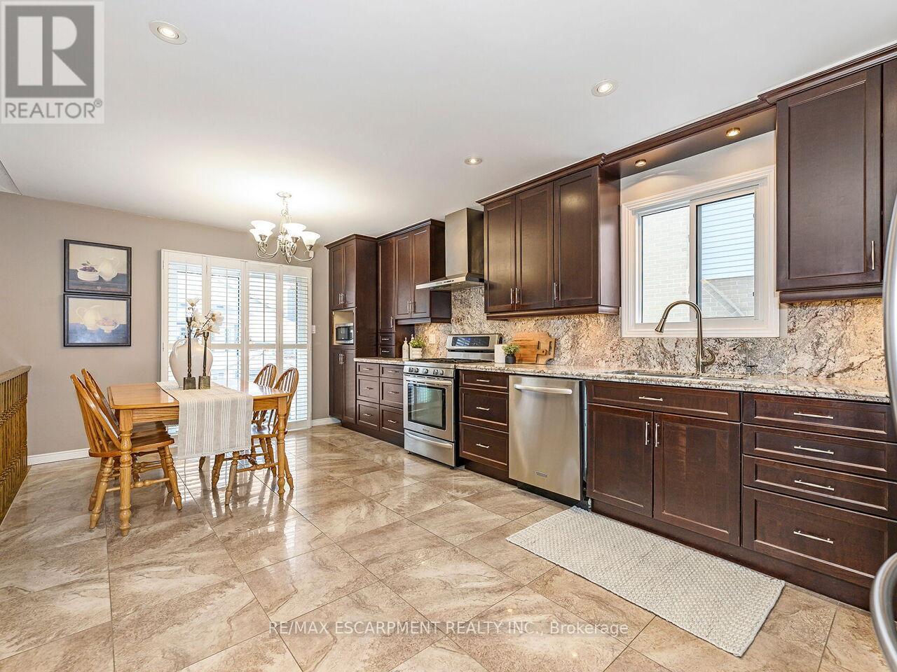 2137 Cleaver Avenue, Burlington, Ontario  L7M 3R1 - Photo 13 - W12639608