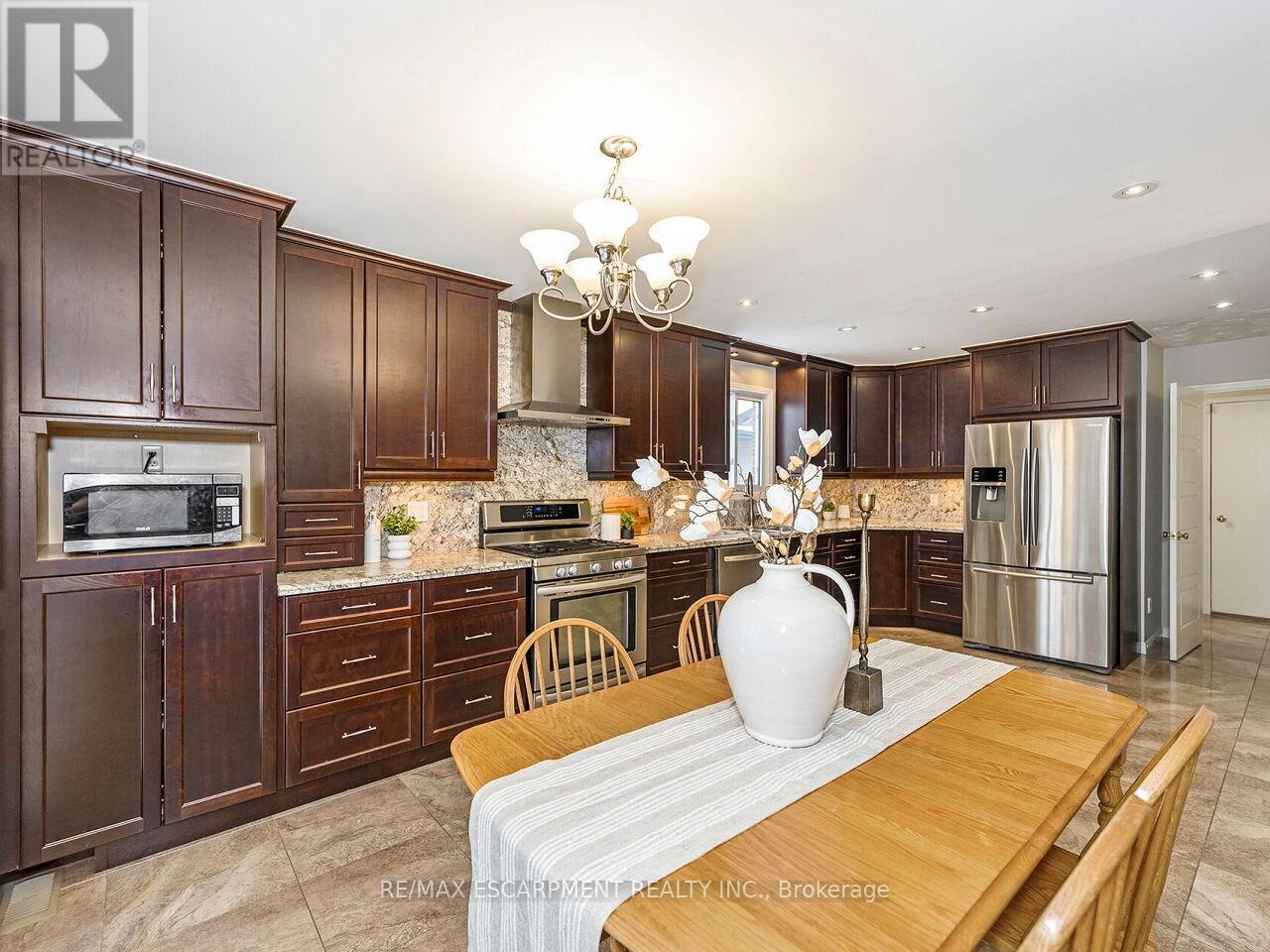 2137 Cleaver Avenue, Burlington, Ontario  L7M 3R1 - Photo 16 - W12639608