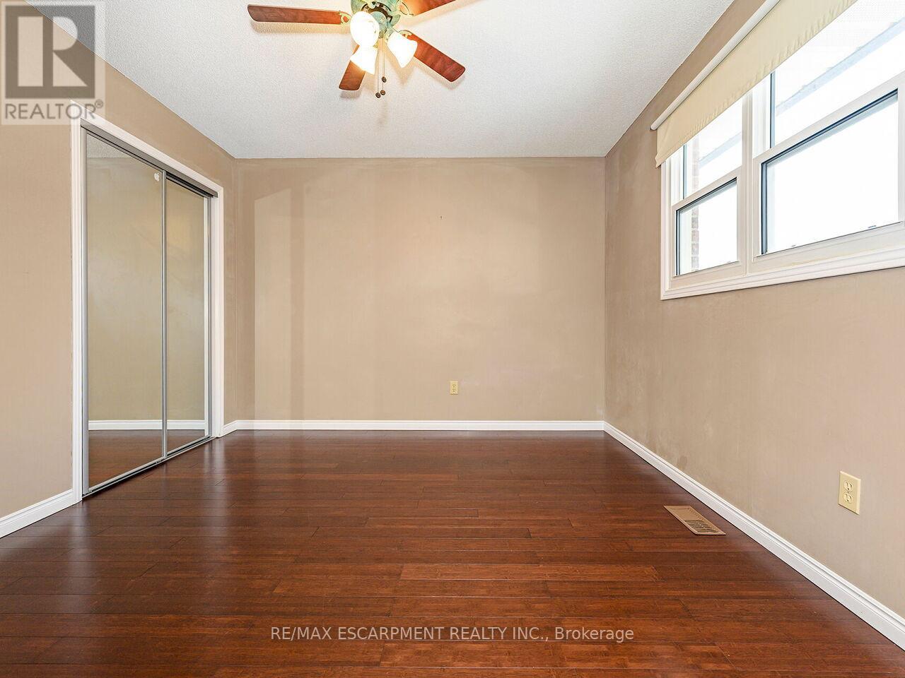 2137 Cleaver Avenue, Burlington, Ontario  L7M 3R1 - Photo 31 - W12639608