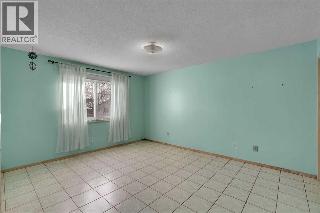 12 Hawkland Crescent Nw, Calgary, Alberta  T3G 3V2 - Photo 12 - A2275567