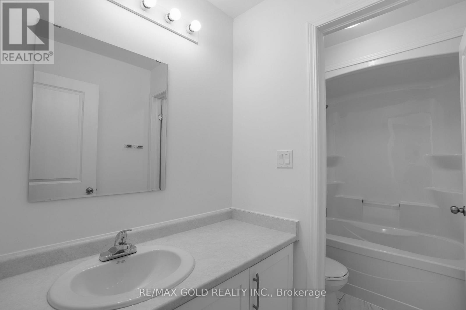 222 Pilkington Street, Thorold, Ontario  L2V 0N5 - Photo 15 - X12610178