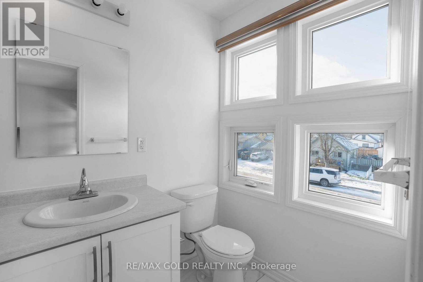 222 Pilkington Street, Thorold, Ontario  L2V 0N5 - Photo 11 - X12610178