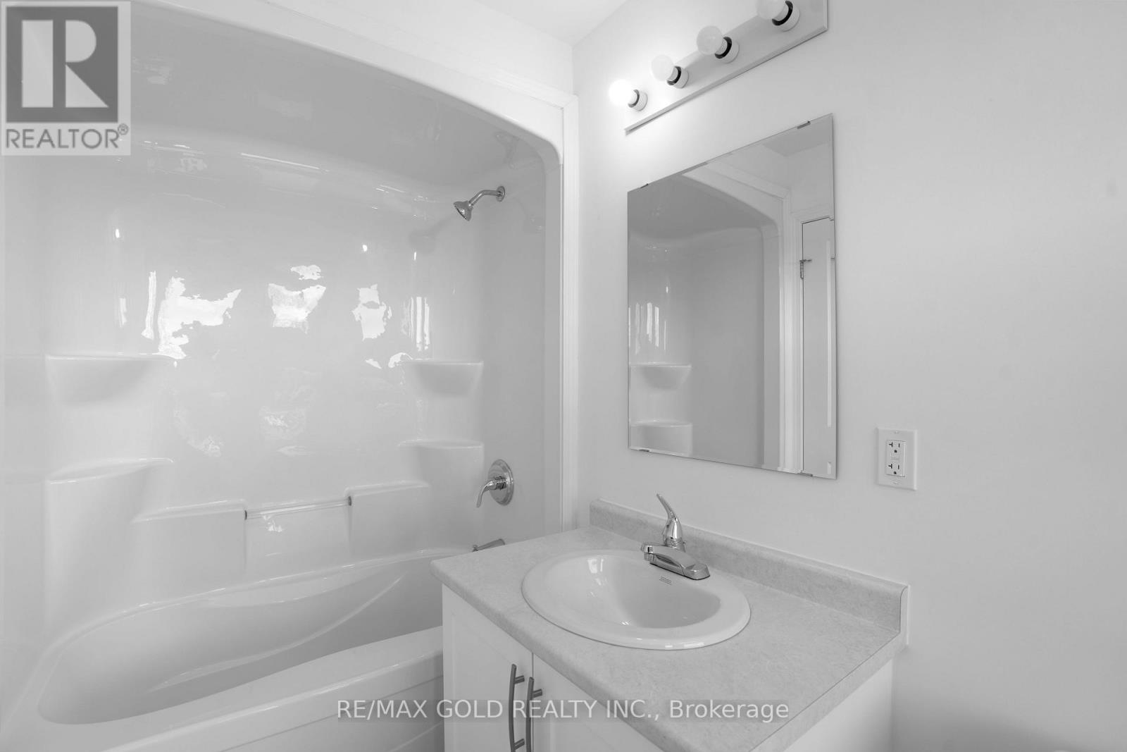 222 Pilkington Street, Thorold, Ontario  L2V 0N5 - Photo 12 - X12610178