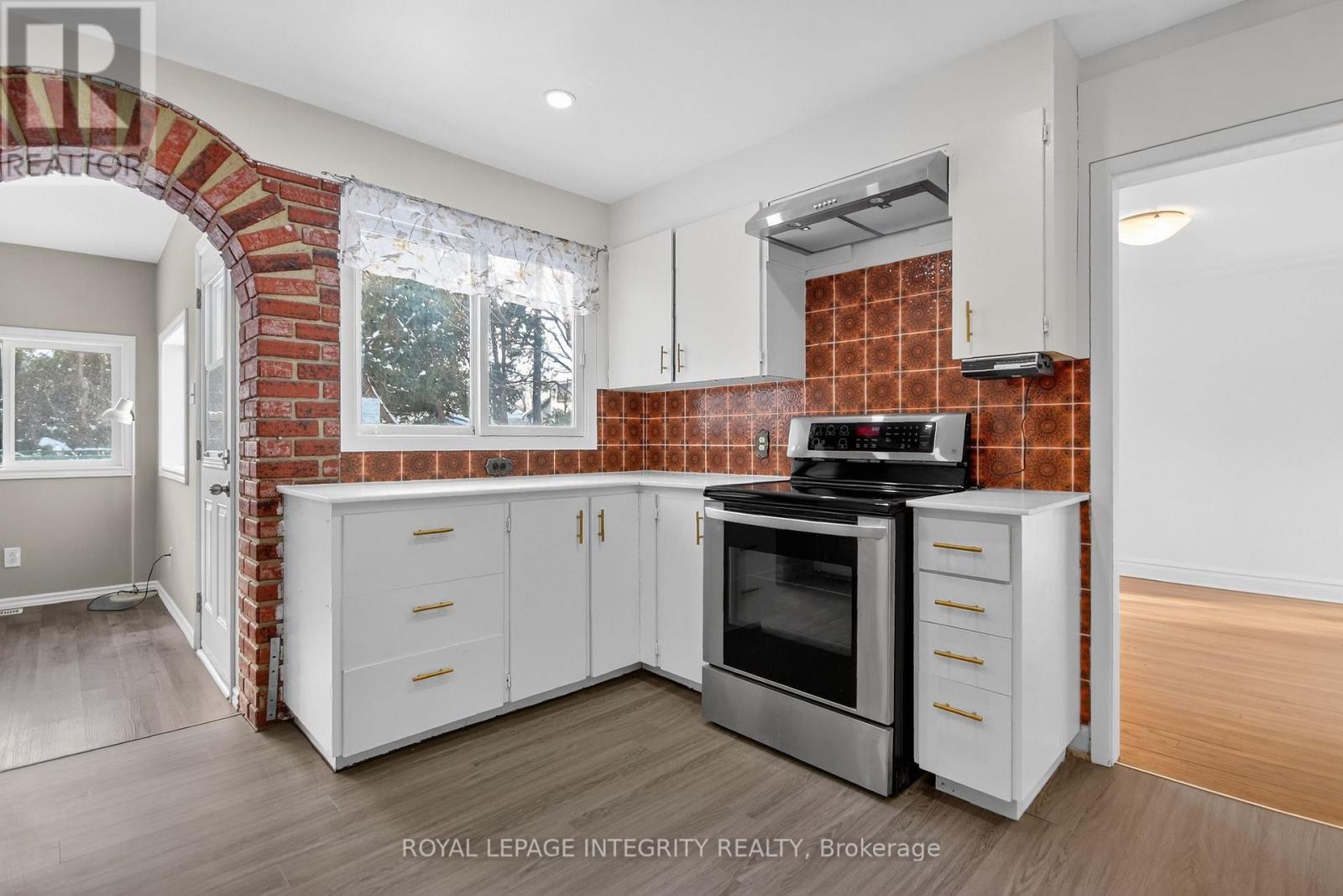 230 Smyth Road, Ottawa, Ontario  K1H 5A2 - Photo 11 - X12639656