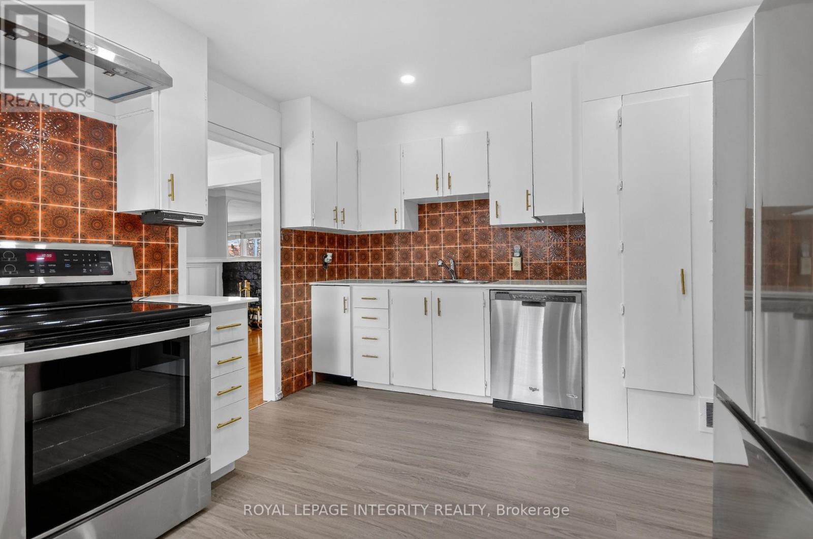 230 Smyth Road, Ottawa, Ontario  K1H 5A2 - Photo 14 - X12639656