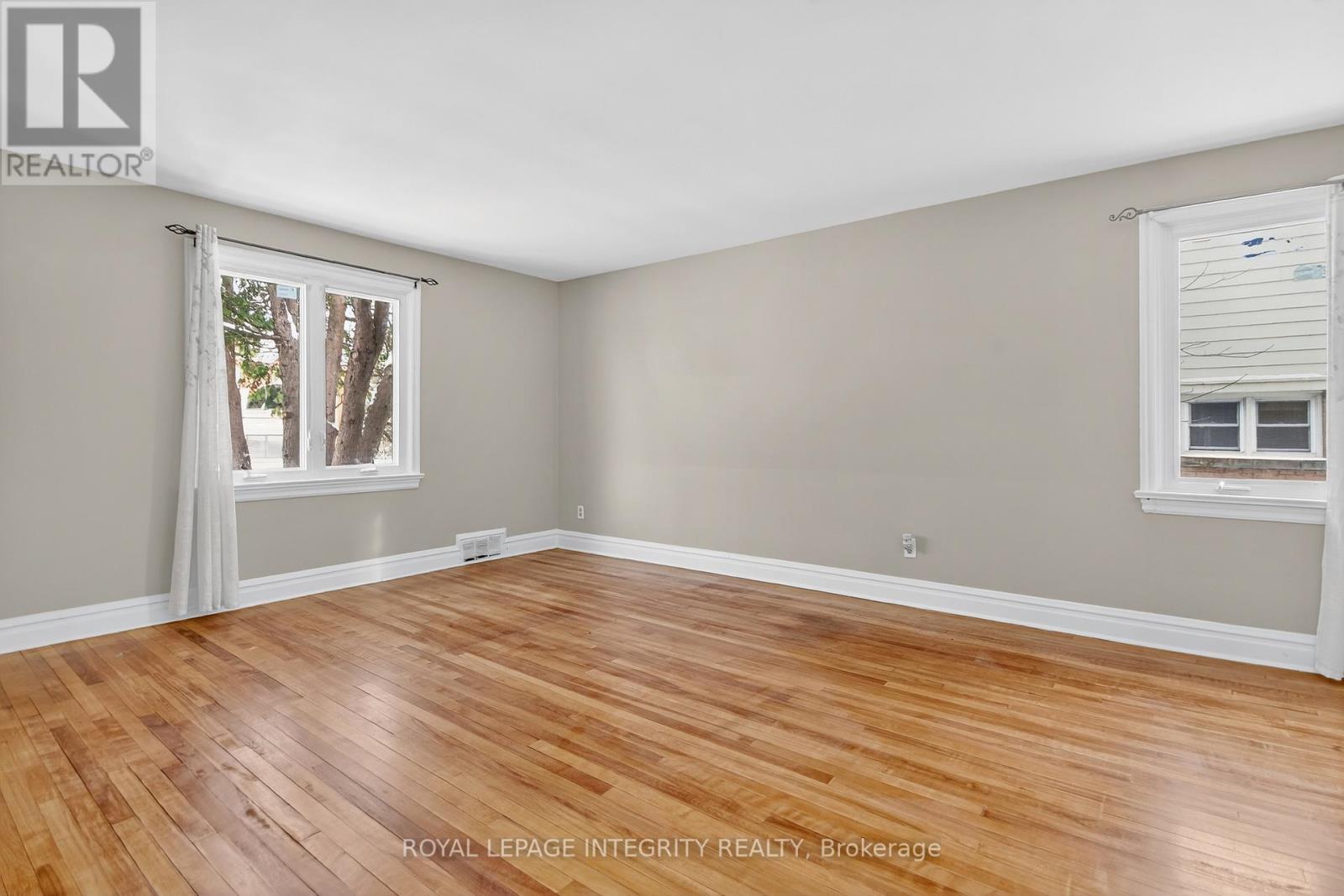 230 Smyth Road, Ottawa, Ontario  K1H 5A2 - Photo 19 - X12639656