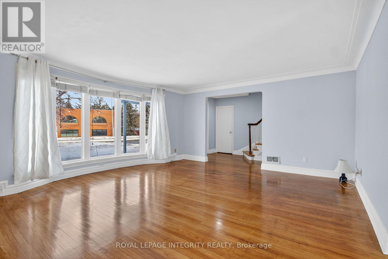 230 Smyth Road, Ottawa, Ontario  K1H 5A2 - Photo 6 - X12639656