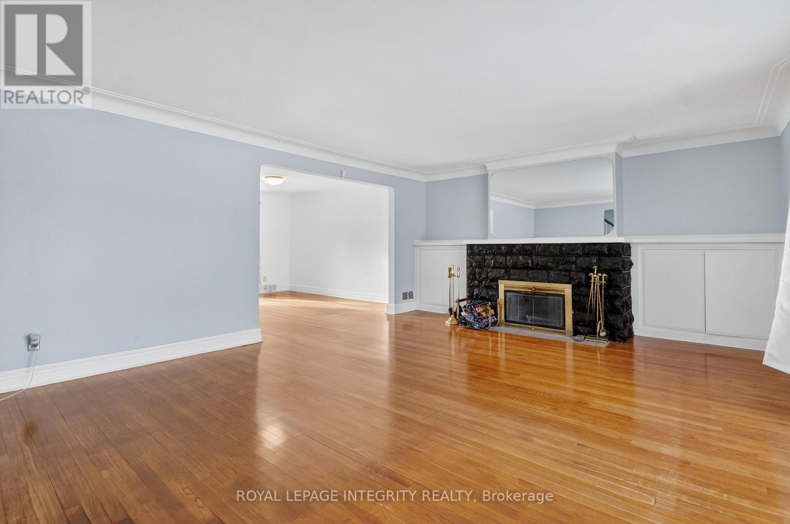 230 Smyth Road, Ottawa, Ontario  K1H 5A2 - Photo 8 - X12639656