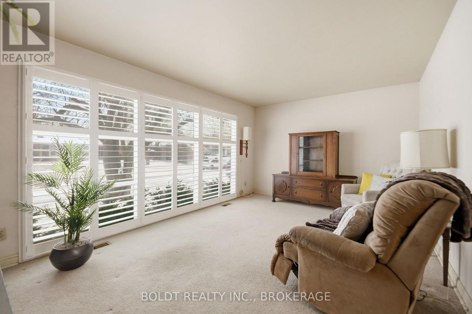 5 Swan Drive, St. Catharines, Ontario  L2T 2C2 - Photo 5 - X12639682