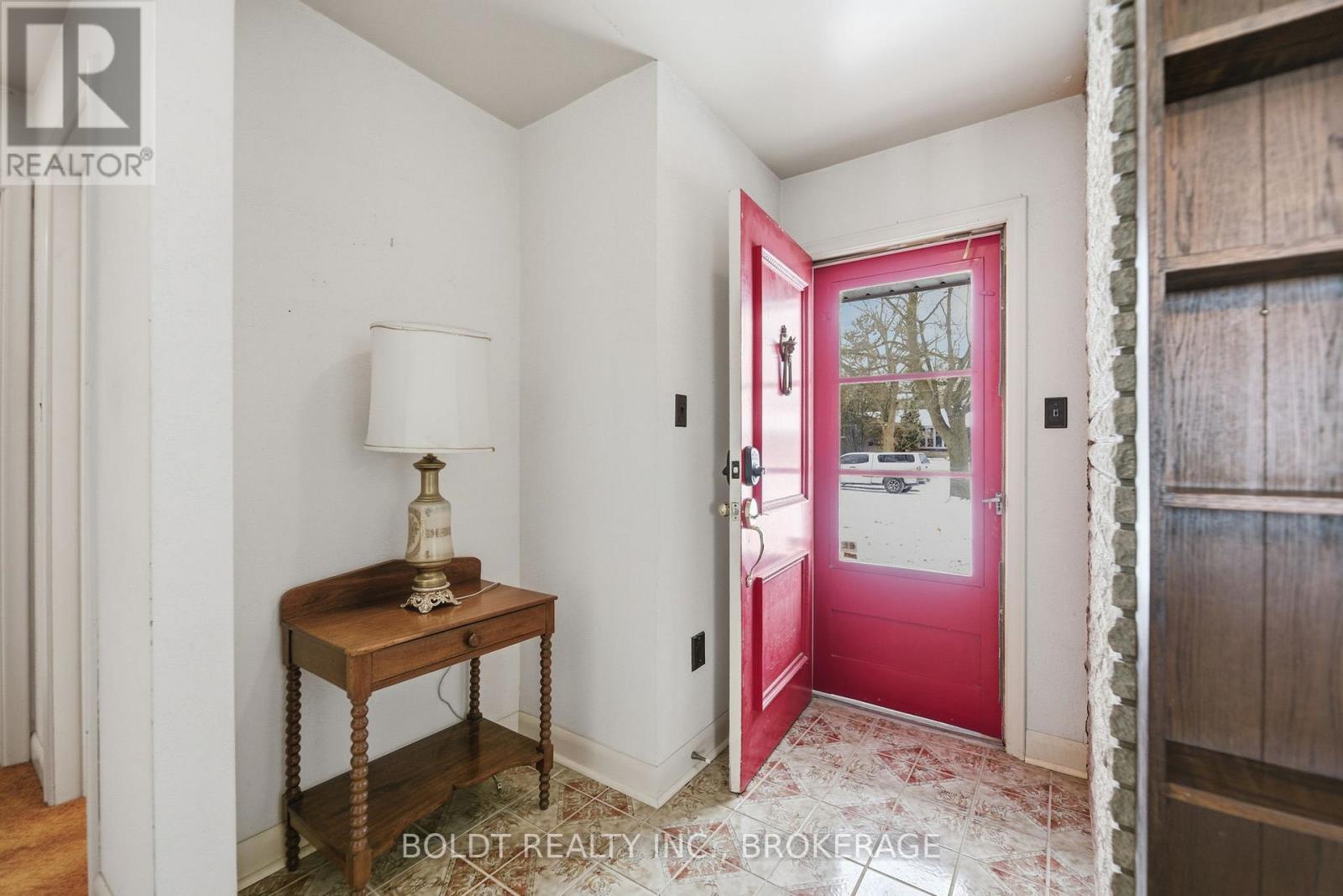 5 Swan Drive, St. Catharines, Ontario  L2T 2C2 - Photo 7 - X12639682