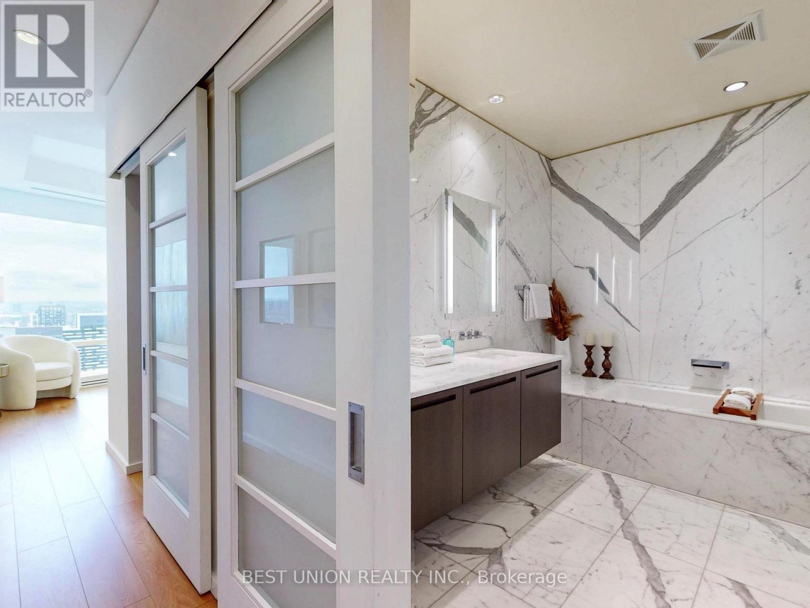 5301 - 180 University Avenue, Toronto, Ontario M5H 0A2 - Photo 32 - C12600038