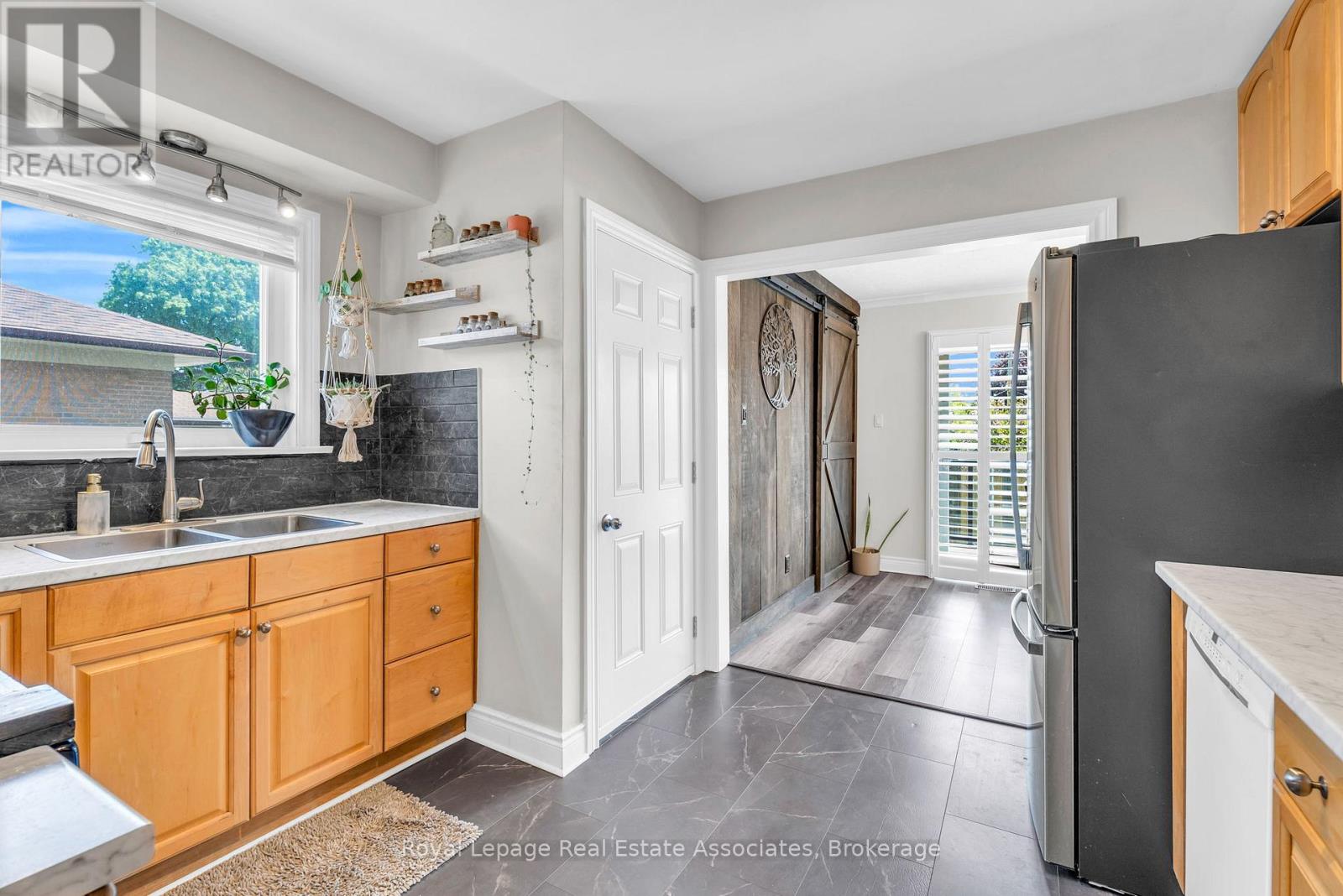 21 Bairstow Crescent, Halton Hills, Ontario  L7G 1L9 - Photo 6 - W12359862