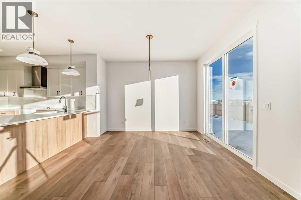 168 Southborough Common, Cochrane, Alberta T4C 3J5 - Photo 11 - A2273060