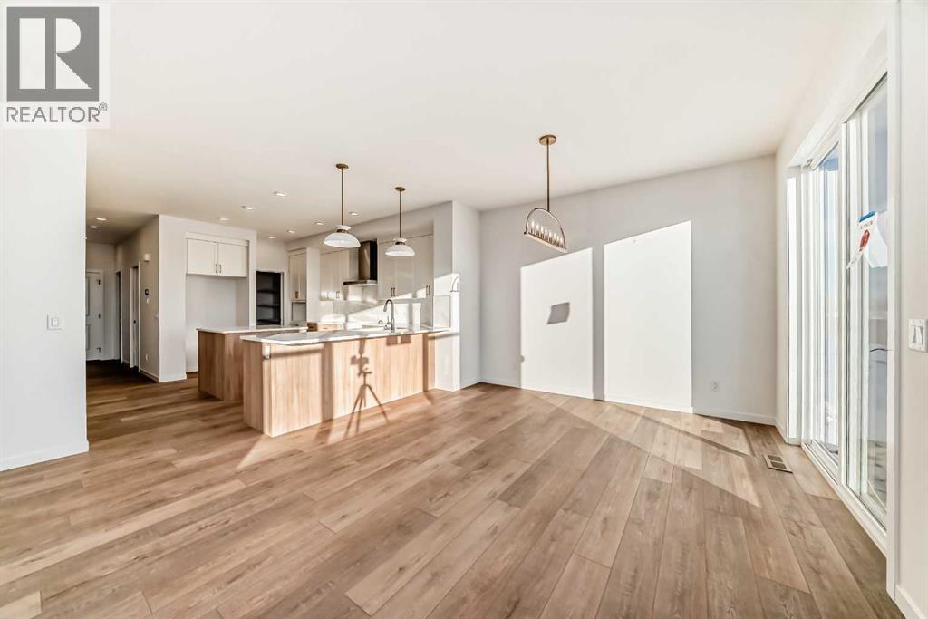 168 Southborough Common, Cochrane, Alberta T4C 3J5 - Photo 10 - A2273060