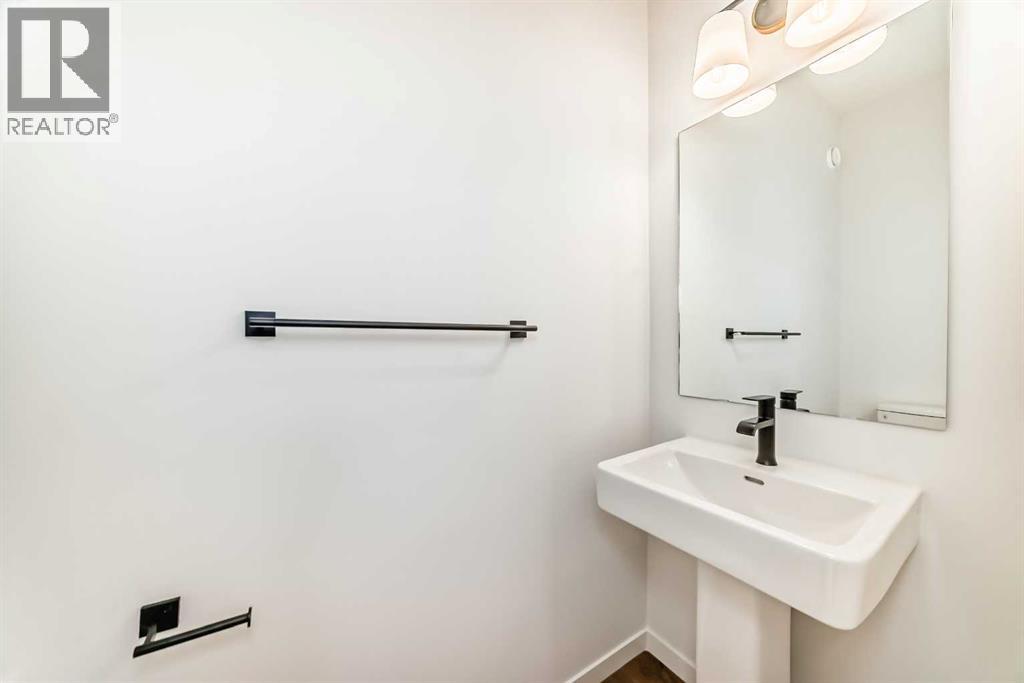 168 Southborough Common, Cochrane, Alberta T4C 3J5 - Photo 17 - A2273060