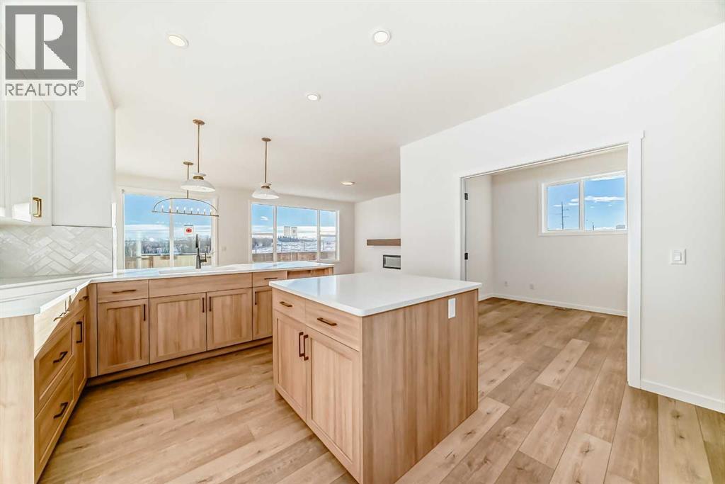 168 Southborough Common, Cochrane, Alberta T4C 3J5 - Photo 6 - A2273060