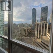 1613 - 763 Bay Street, Toronto, Ontario  M5G 2R3 - Photo 12 - C12639620