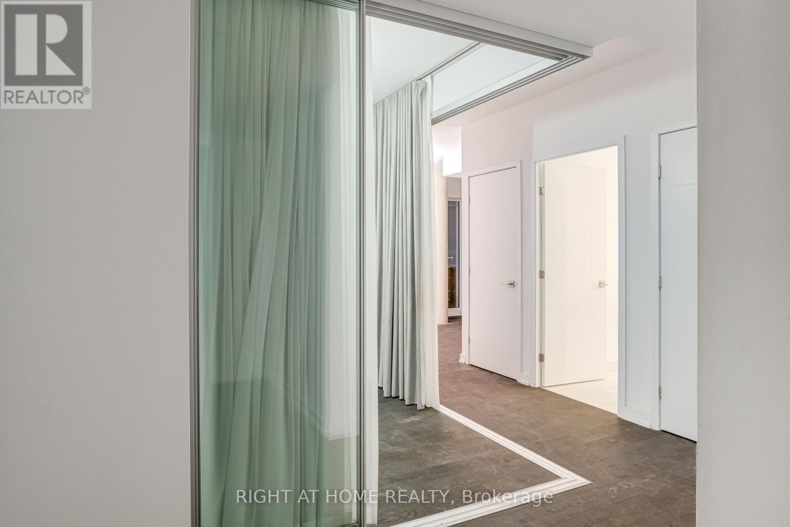 4702 - 488 University Avenue, Toronto, Ontario M5G 0C1 - Photo 5 - C12639622