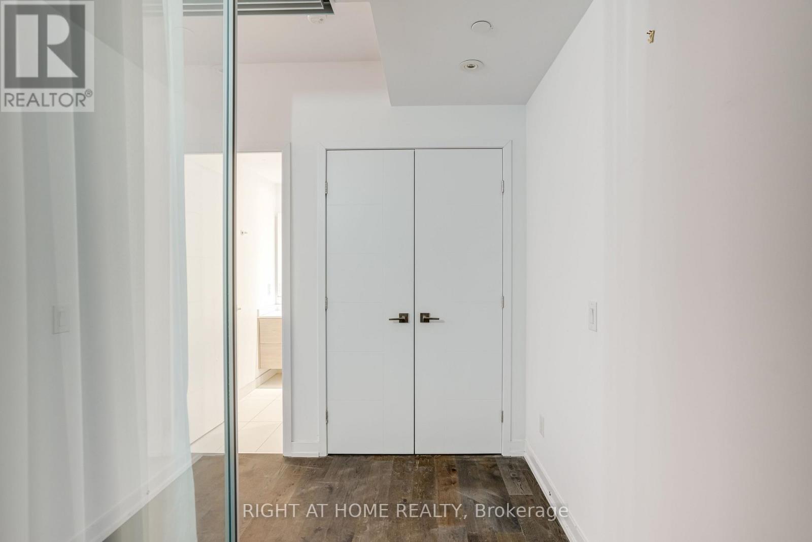 4702 - 488 University Avenue, Toronto, Ontario M5G 0C1 - Photo 6 - C12639622