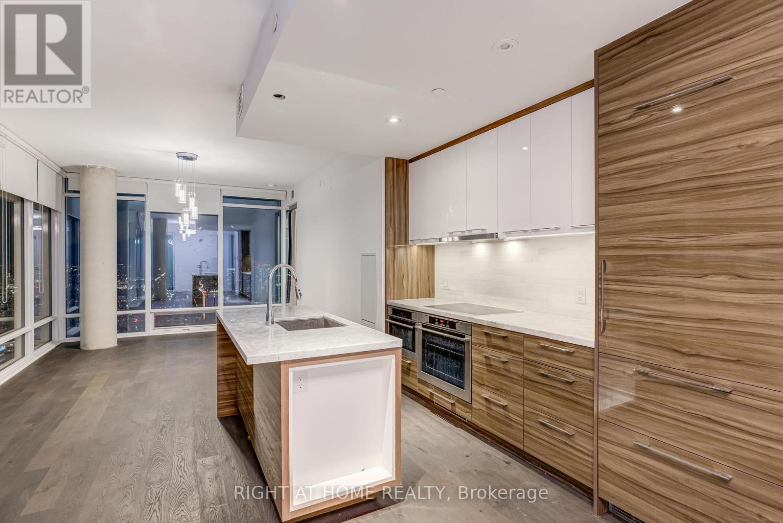 4702 - 488 University Avenue, Toronto, Ontario M5G 0C1 - Photo 8 - C12639622