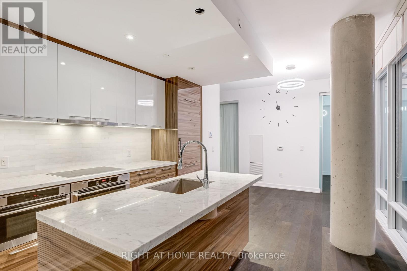 4702 - 488 University Avenue, Toronto, Ontario M5G 0C1 - Photo 9 - C12639622