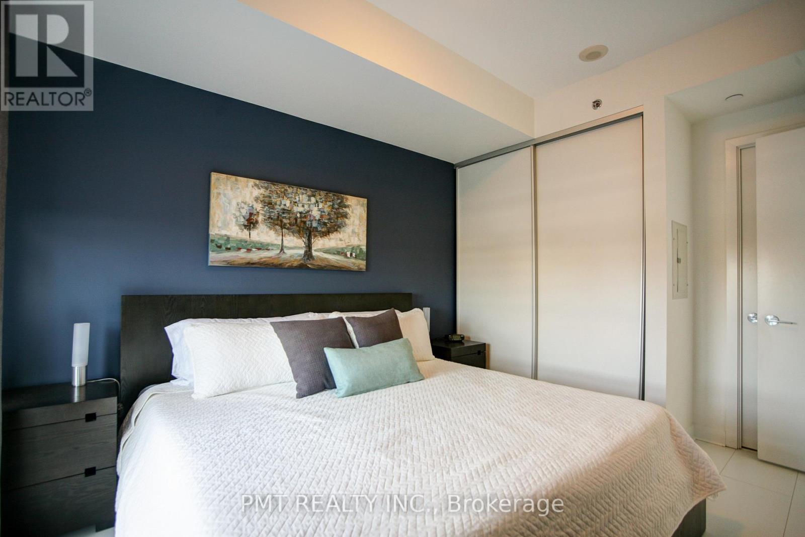 402 - 156 Portland Street, Toronto, Ontario  M5V 0G1 - Photo 8 - C12639630